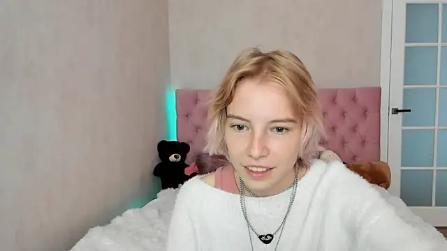 Snapshot of Pink_Lila18 chatting on 14, 9, 2025 Pink Lila18 online show from 14, 9, 2025