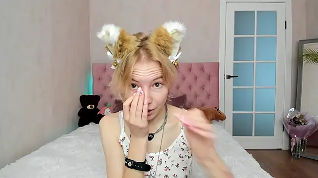 Snapshot of Pink_Lila18 chatting on 18, 9, 2025 Pink Lila18 online show from 18, 9, 2025