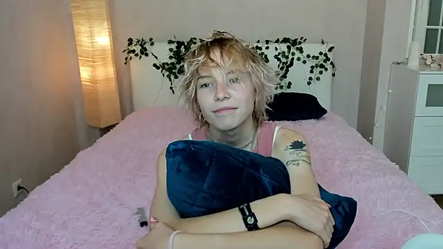 Snapshot of Pink_Lila18 chatting on 25, 9, 2025 Pink Lila18 online show from 25, 9, 2025