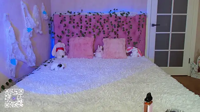 Pink Lila18 online show from 13, 2, 2026