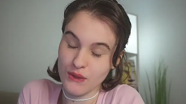 Snapshot of Iris_pure chatting on 21, 9, 2025 Iris pure online show from 21, 9, 2025