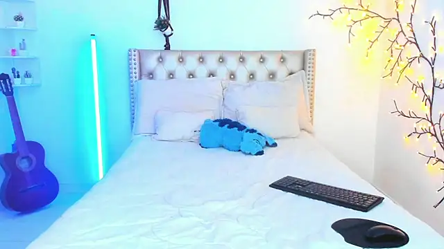 LenaStylesOA online show from 6, 4, 2026