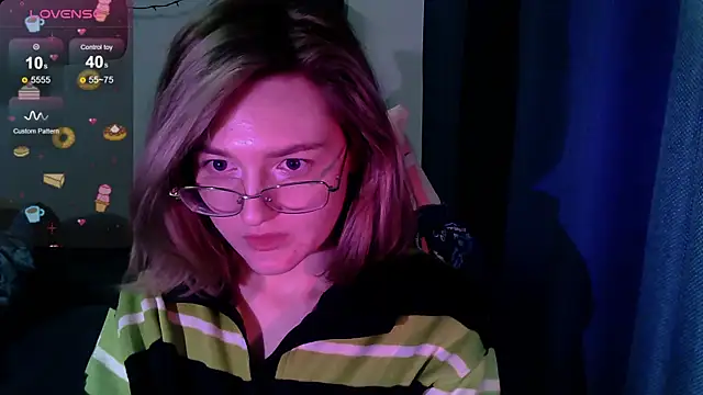 Snapshot of cute1stranger chatting on 9, 9, 2025 cute1stranger online show from 9, 9, 2025
