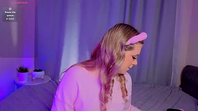 AliaBuerstatte online show from 13, 11, 2025