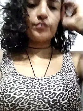 luna love xoxo online show from 6, 11, 2025