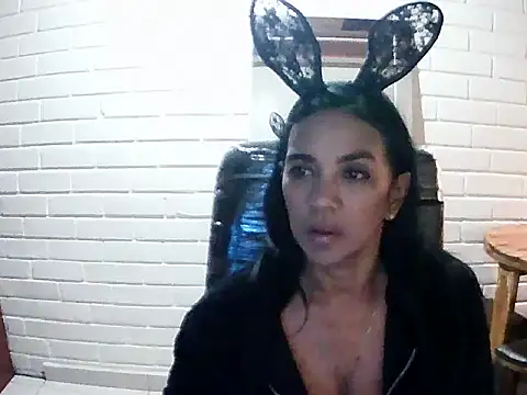 MiiaVelasquez online show from 16, 10, 2025