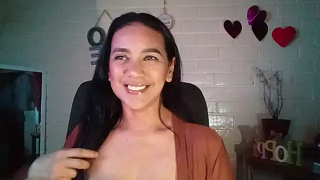 MiiaVelasquez online show from 6, 4, 2026