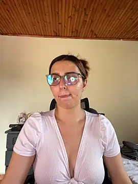 CoraVibes online show from 27, 9, 2025