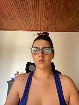 CoraVibes online show from 4, 10, 2025