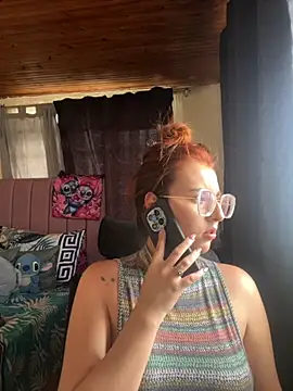 CoraVibes online show from 7, 10, 2025