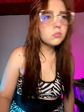 CoraVibes online show from 5, 11, 2025