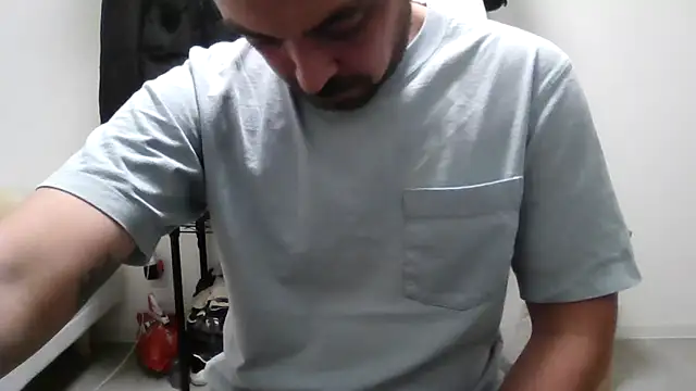 Snapshot of hornyjoe_xxx chatting on 15, 12, 2025 hornyjoe xxx online show from 15, 12, 2025