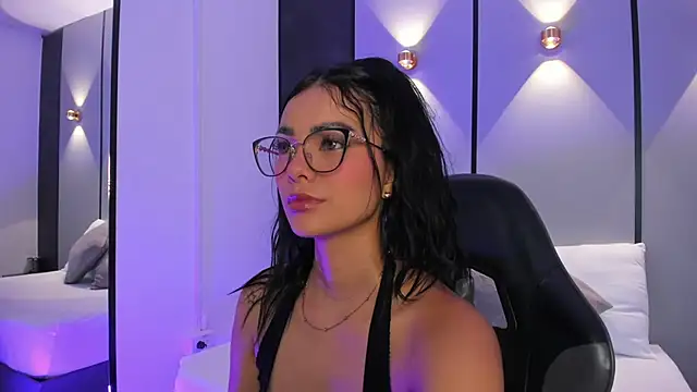 Snapshot of emily_tolson chatting on 25, 6, 2026 emily tolson online show from 25, 6, 2026