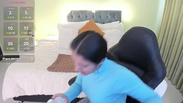 Camille Olsen  online show from 28, 10, 2025