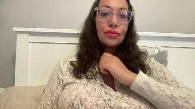 Snapshot of RosaFreya chatting on 27, 5, 2026 RosaFreya online show from 27, 5, 2026