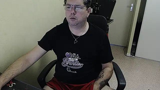 blueandwhite1 online show from 18, 12, 2024