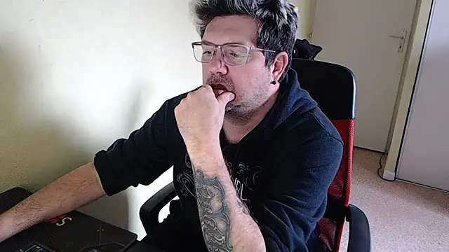 blueandwhite1 online show from 26, 1, 2025