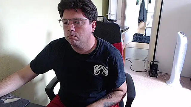 blueandwhite1 online show from 9, 9, 2025