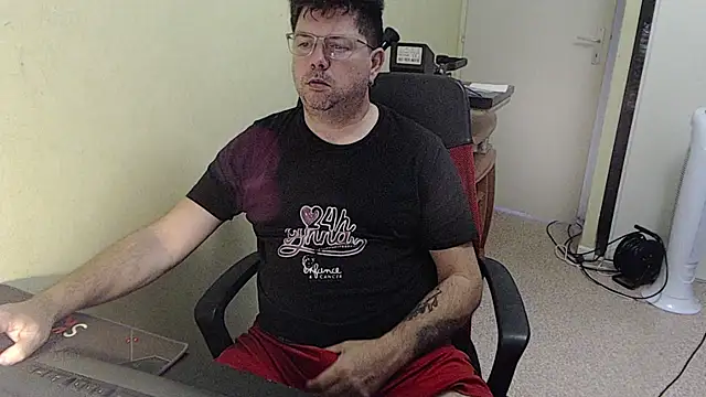 blueandwhite1 online show from 25, 10, 2025