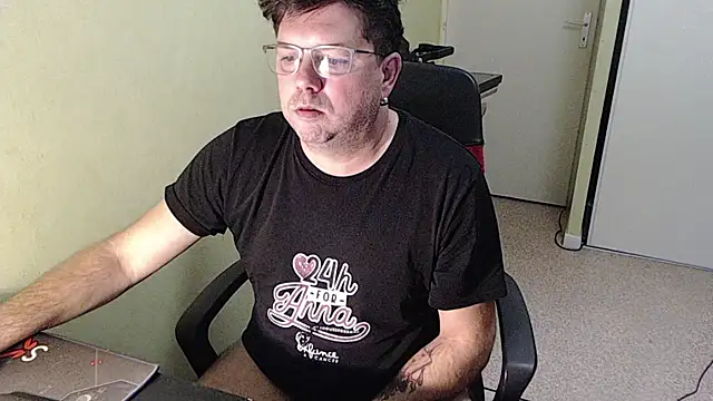 blueandwhite1 online show from 20, 11, 2025