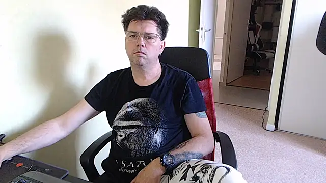 blueandwhite1 online show from 21, 3, 2026