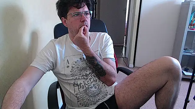 blueandwhite1 online show from 14, 4, 2026