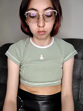 Snapshot of AnnieSparkle chatting on 28, 9, 2025 AnnieSparkle online show from 28, 9, 2025