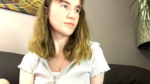 Snapshot of velina__ chatting on 4, 10, 2025 velina online show from 4, 10, 2025