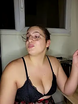 Snapshot of laeti23 chatting on 8, 9, 2025 laeti23 online show from 8, 9, 2025