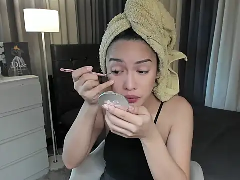 Blaire Samantha online show from 4, 12, 2025