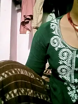 Snapshot of Hot-yuo84 chatting on 3, 10, 2025 Hot-yuo84 online show from 3, 10, 2025