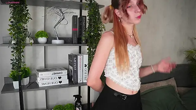 CameliaGlaue online show from 18, 9, 2025
