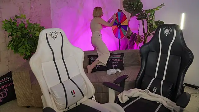  Lili 054 online show from 1, 12, 2025