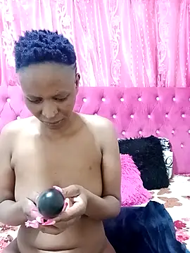 SexyBootie online show from 18, 12, 2025