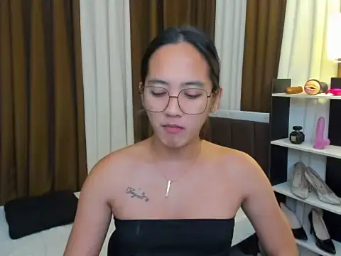 URHottestAngel online show from 13, 11, 2025