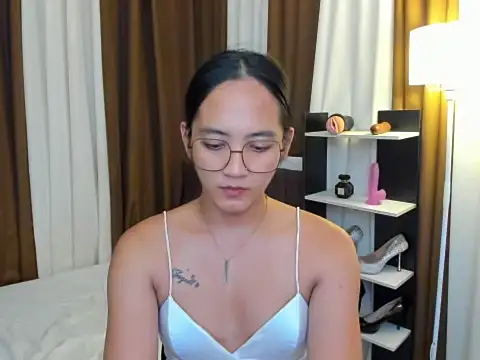 URHottestAngel online show from 18, 11, 2025