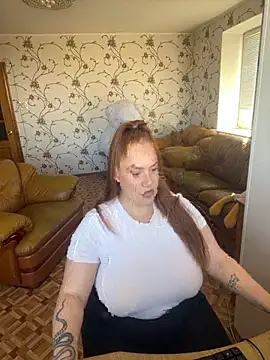 Snapshot of _EmiFox_X chatting on 16, 9, 2025 EmiFox X online show from 16, 9, 2025