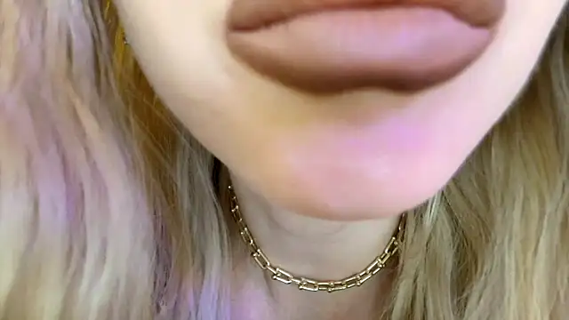 Snapshot of Politeeliza chatting on 13, 5, 2026 Politeeliza online show from 13, 5, 2026