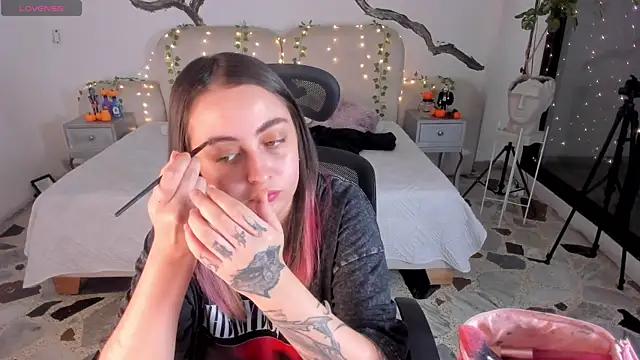 SarahCastro1  online show from 28, 10, 2025