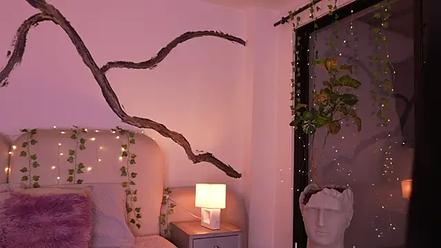 SarahCastro1  online show from 18, 11, 2025