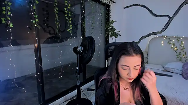 SarahCastro1  online show from 19, 11, 2025