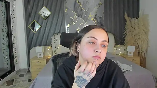 SarahCastro1  online show from 19, 2, 2026