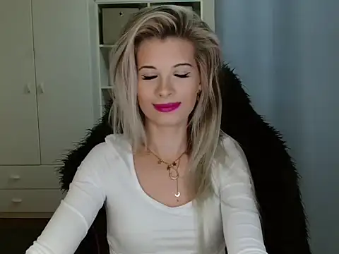 KristineGlow online show from 6, 11, 2025