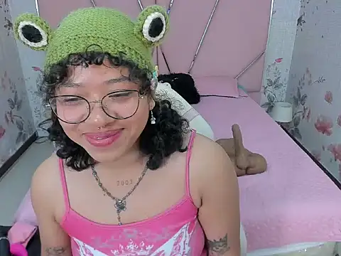 Snapshot of SafiroAgataaa chatting on 9, 9, 2025 SafiroAgataaa online show from 9, 9, 2025