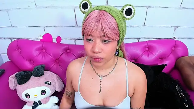 Snapshot of SafiroAgataaa chatting on 3, 10, 2025 SafiroAgataaa online show from 3, 10, 2025