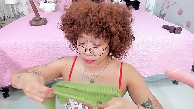 SafiroAgataaa online show from 4, 3, 2026