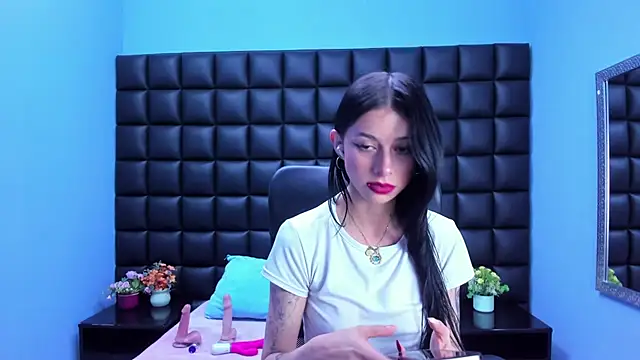 Dulce Miaa  online show from 25, 2, 2026