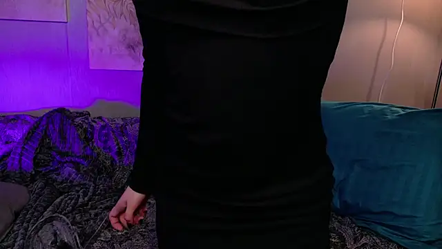 KikiMoor online show from 6, 10, 2025