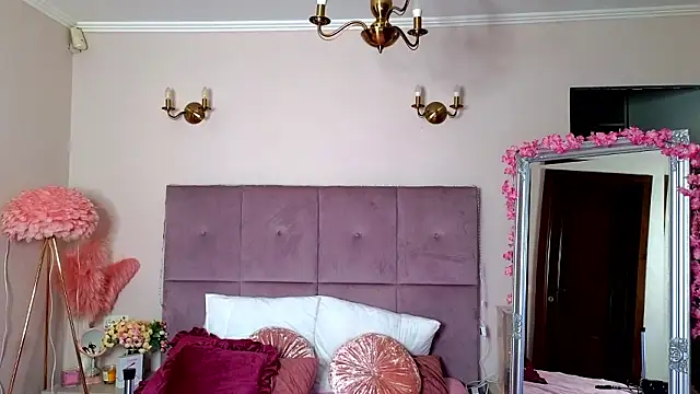 Snapshot of Nicole_Bond chatting on 21, 2, 2026 Nicole Bond online show from 21, 2, 2026