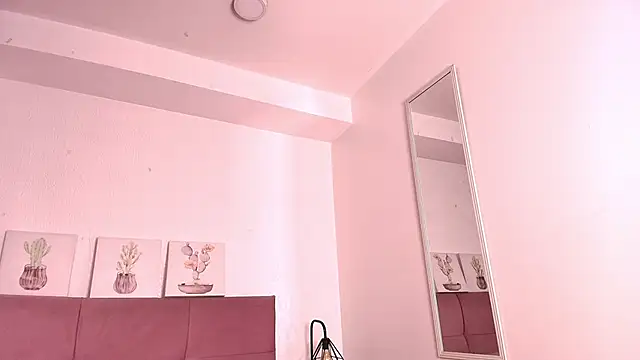 Snapshot of CamiilaGlow chatting on 24, 9, 2025 CamiilaGlow online show from 24, 9, 2025